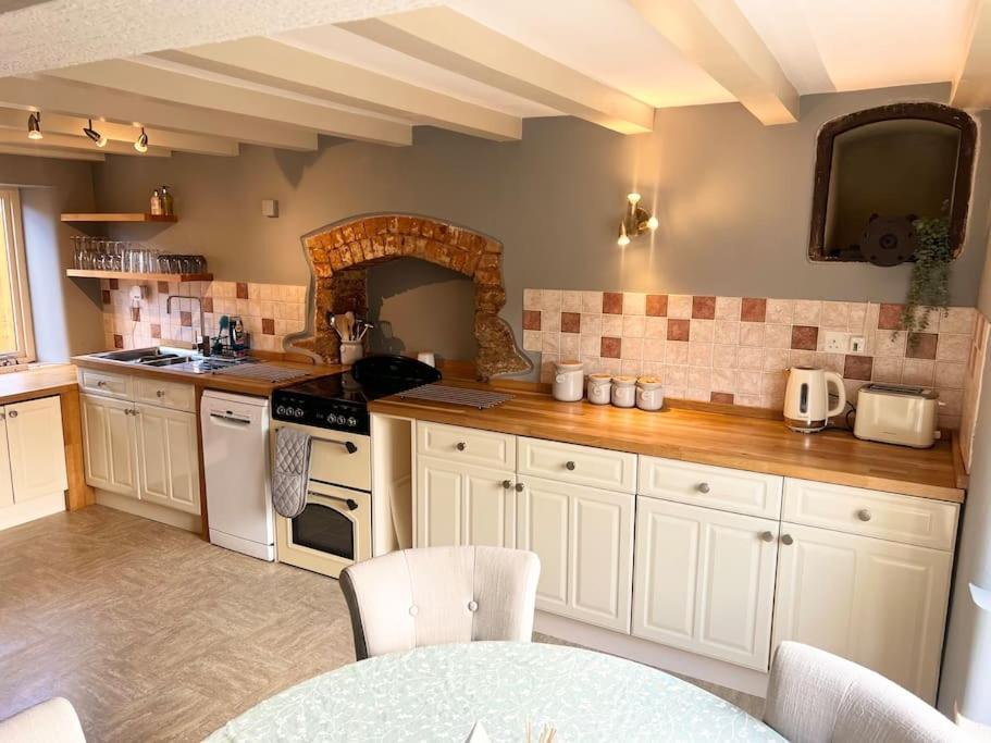 Countryside Converted Barn With Hot Tub Newton Abbot Eksteriør bilde